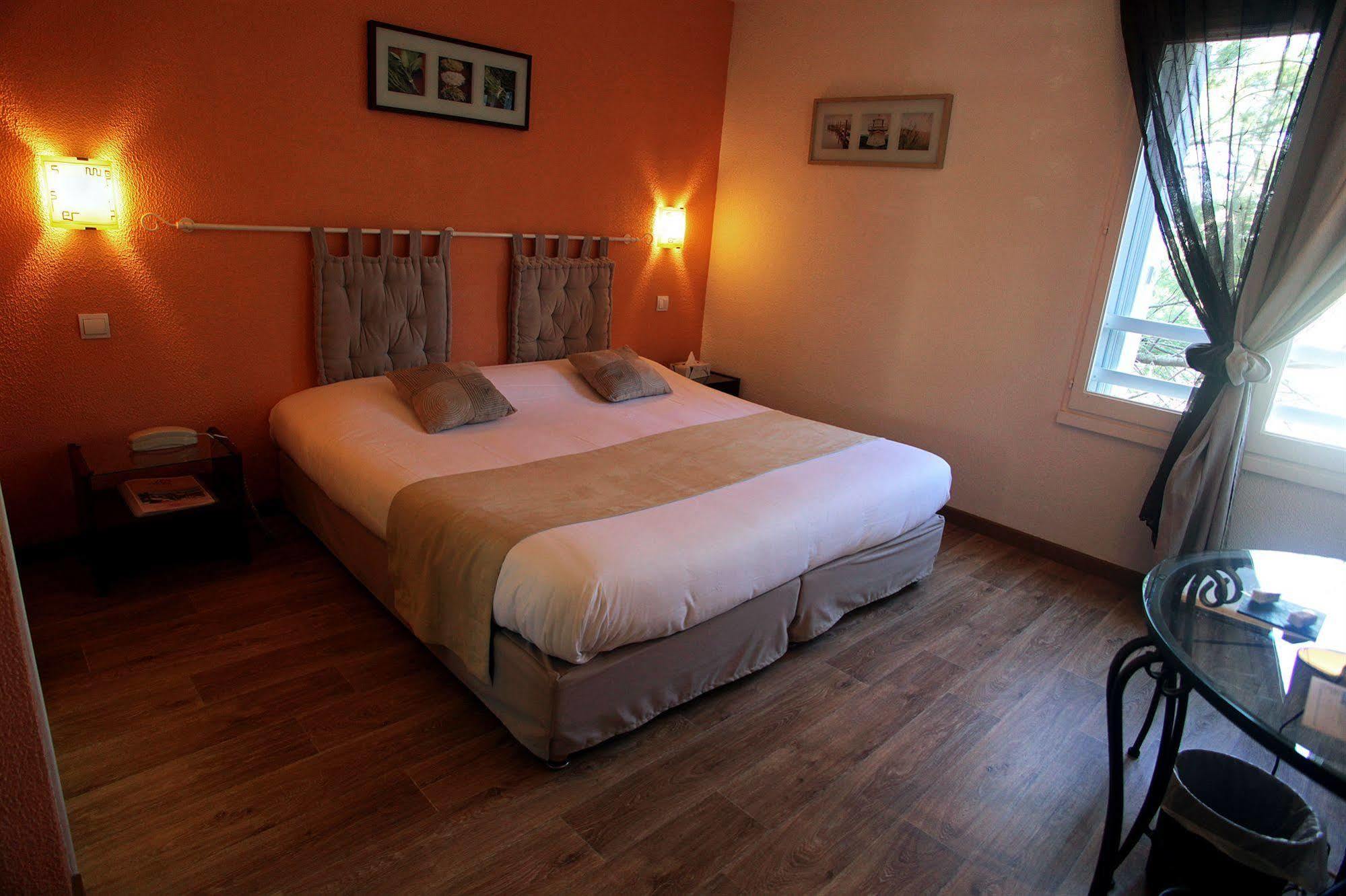 Hotel Les Grenadines Agde Buitenkant foto