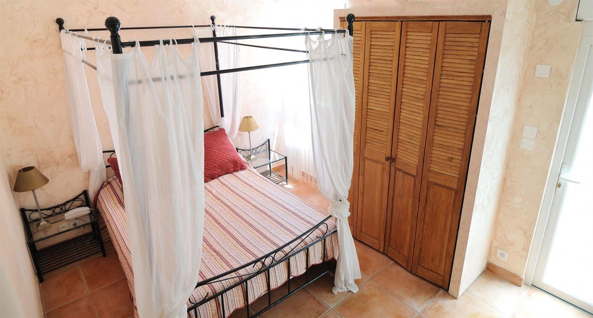 Hotel Les Grenadines Agde Buitenkant foto